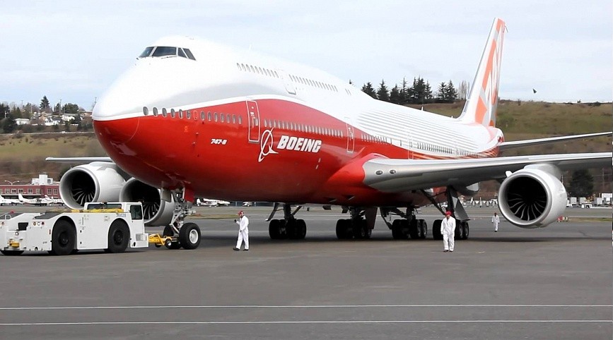 Boeing-747_8-exterior